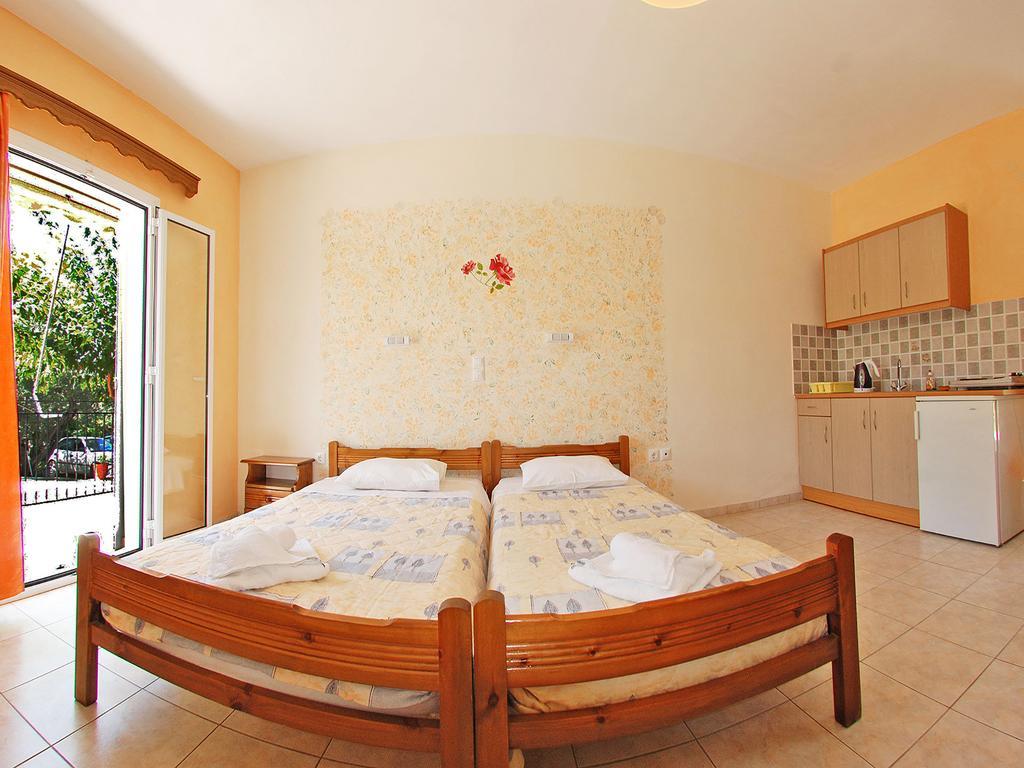 Emilia Apartments Trapezaki  Zimmer foto