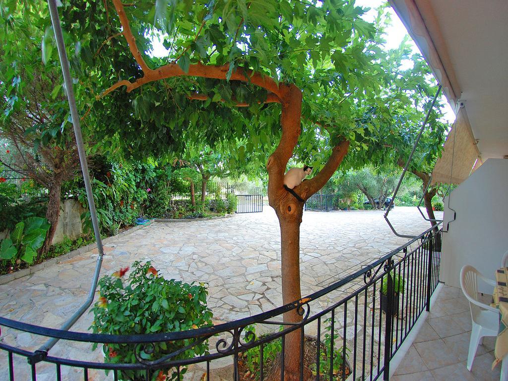 Emilia Apartments Trapezaki  Zimmer foto